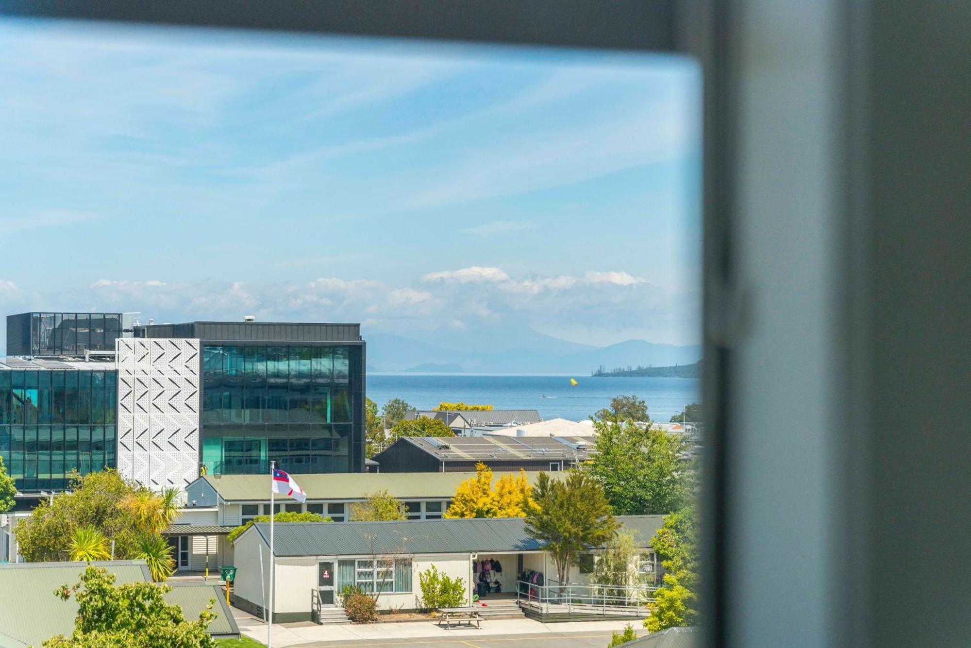 Lakeview Luxury - Taupo Holiday Apartment المظهر الخارجي الصورة